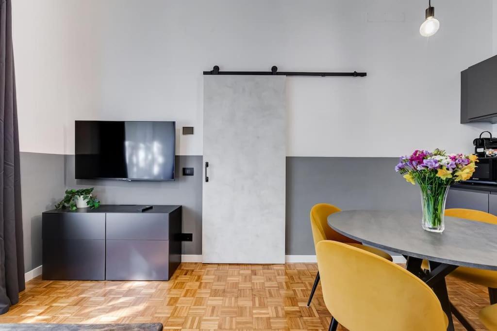 Classy In The Richest Apartment Rom