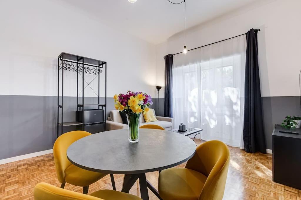 Classy In The Richest Apartment Rom